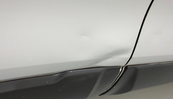2017 Renault Kwid RXT 1.0 AMT (O), Petrol, Automatic, 31,182 km, Right rear door - Slightly dented