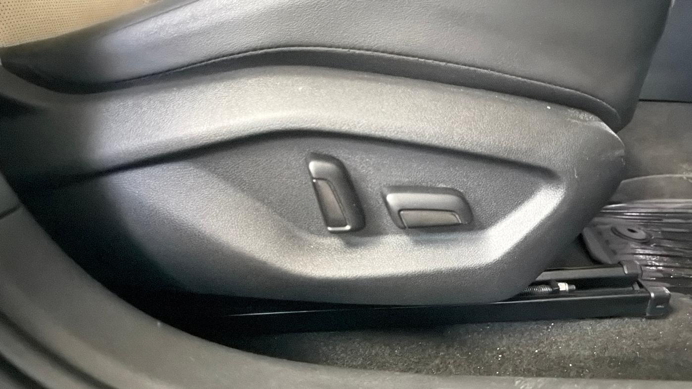 2024 Volkswagen VIRTUS Topline 1.0 TSI AT (Electric Seats), Petrol, Automatic, 26,003 km, Driver Side Adjustment Panel