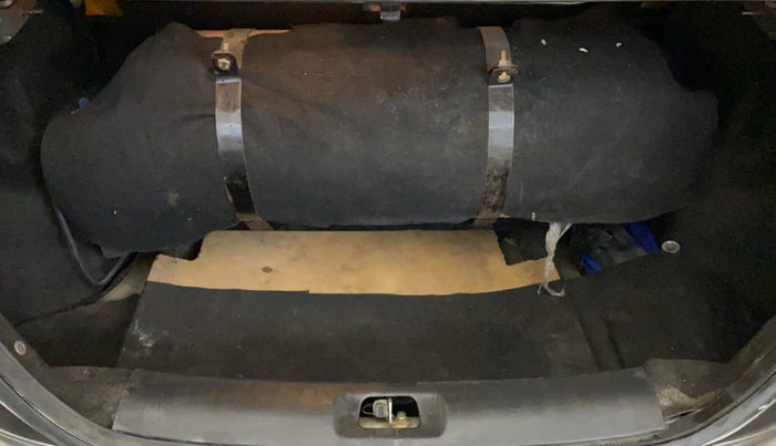 2015 Maruti Swift Dzire VXI, CNG, Manual, 69,570 km, Boot Inside