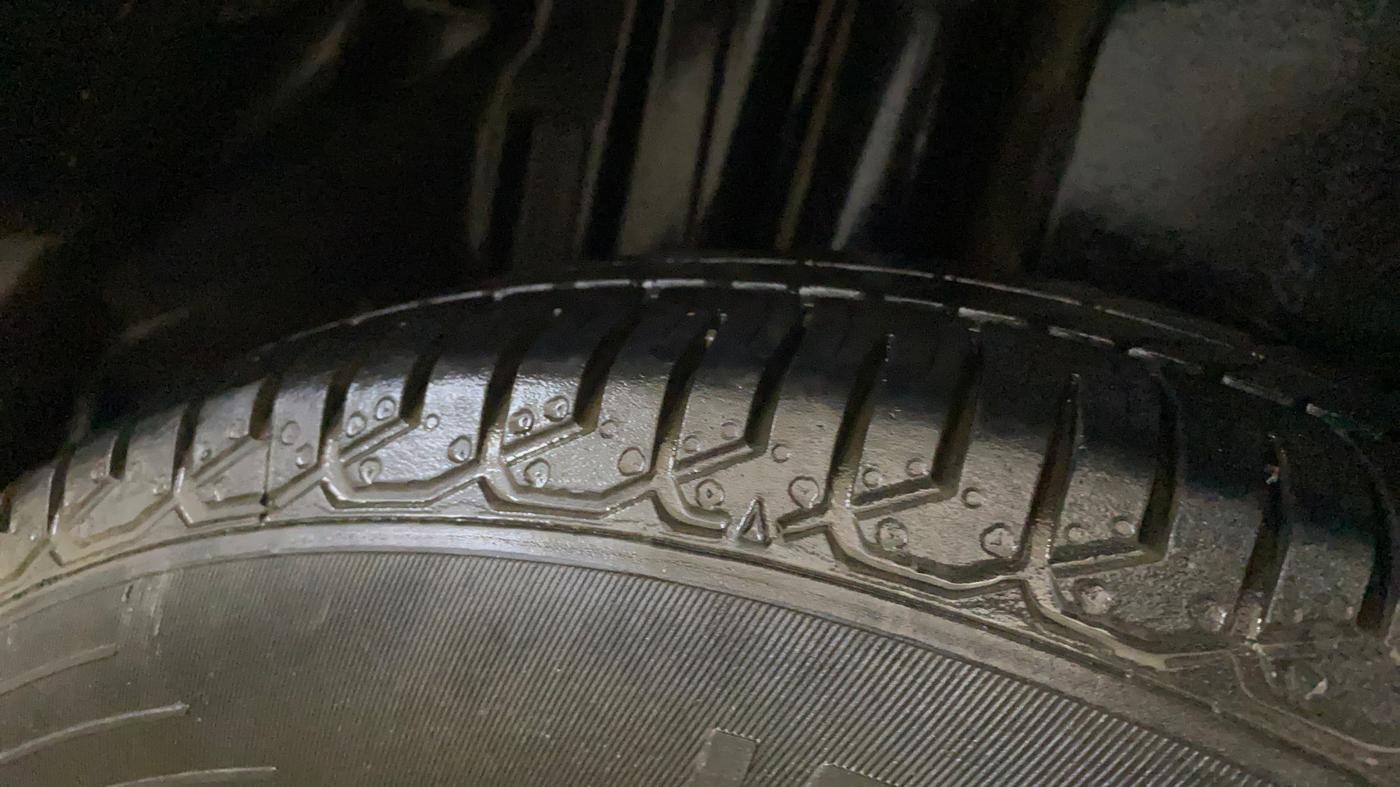 2015 Maruti Swift Dzire VXI, CNG, Manual, 69,596 km, Right Rear Tyre Tread