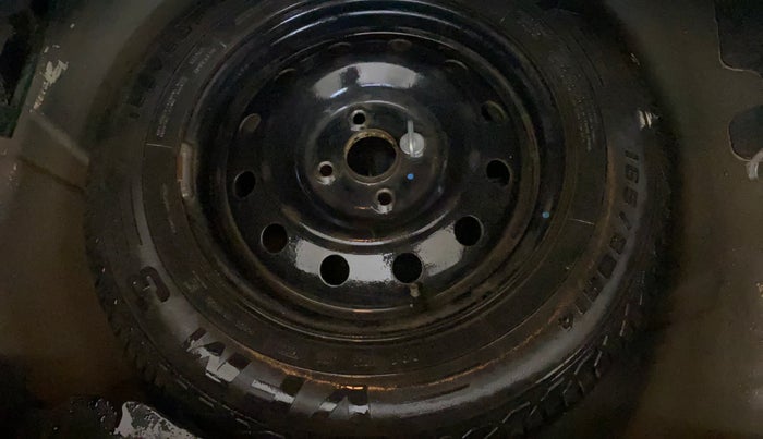 2015 Maruti Swift Dzire VXI, CNG, Manual, 69,570 km, Spare Tyre