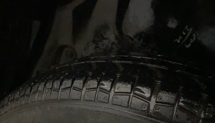 2015 Maruti Swift Dzire VXI, CNG, Manual, 69,570 km, Left Rear Tyre Tread