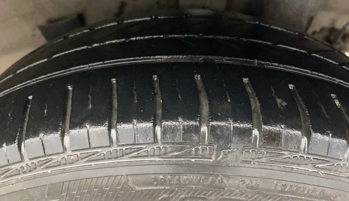 2015 Hyundai Grand i10 SPORTZ 1.2 KAPPA VTVT, Petrol, Manual, 1,06,168 km, Left Rear Tyre Tread