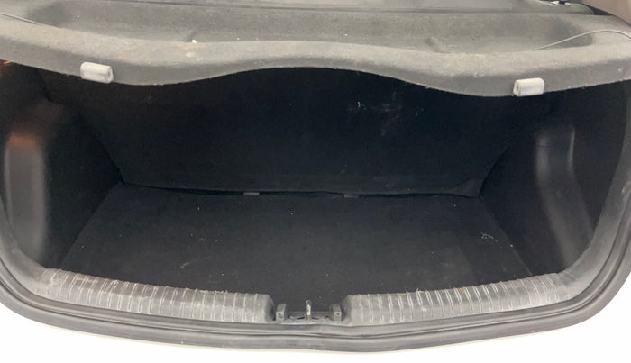 2015 Hyundai Grand i10 SPORTZ 1.2 KAPPA VTVT, Petrol, Manual, 1,06,168 km, Boot Inside