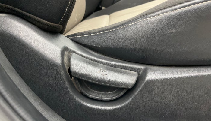 2015 Hyundai Grand i10 SPORTZ 1.2 KAPPA VTVT, Petrol, Manual, 1,06,168 km, Driver Side Adjustment Panel