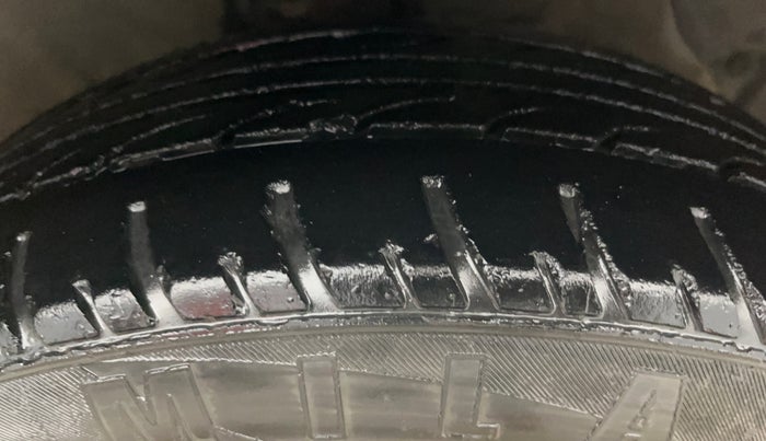 2015 Hyundai Grand i10 SPORTZ 1.2 KAPPA VTVT, Petrol, Manual, 1,06,168 km, Right Front Tyre Tread