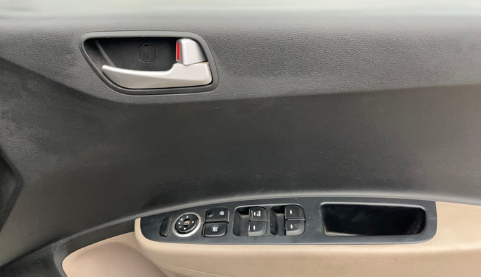 2015 Hyundai Grand i10 SPORTZ 1.2 KAPPA VTVT, Petrol, Manual, 1,06,168 km, Driver Side Door Panels Control