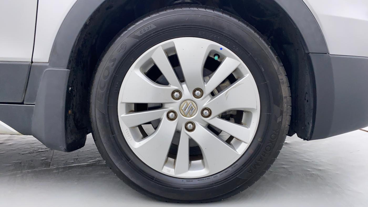 2015 Maruti S Cross ZETA 1.3, Diesel, Manual, 1,20,526 km, Right Front Tyre