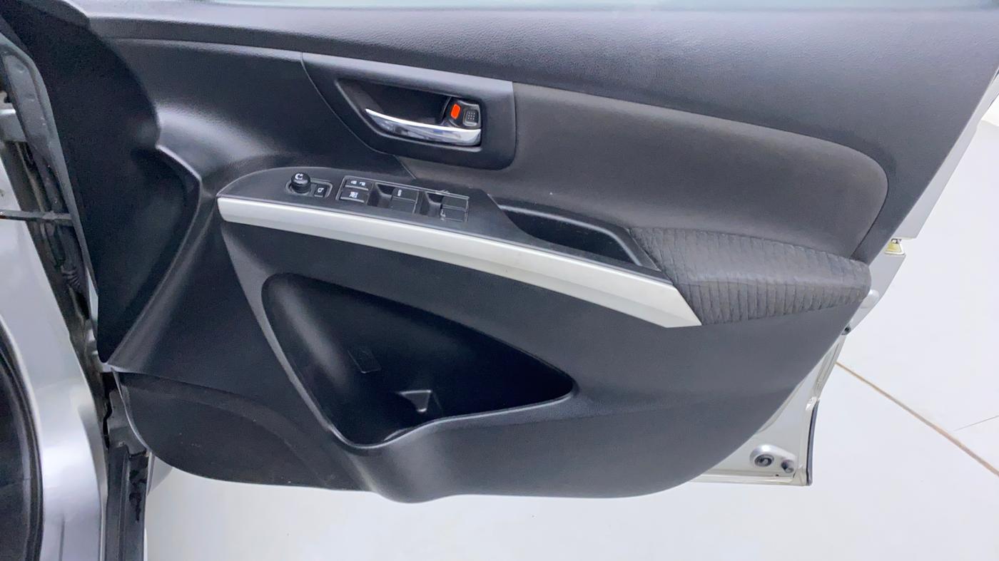 2015 Maruti S Cross ZETA 1.3, Diesel, Manual, 1,20,526 km, Driver Side Door Panels Controls