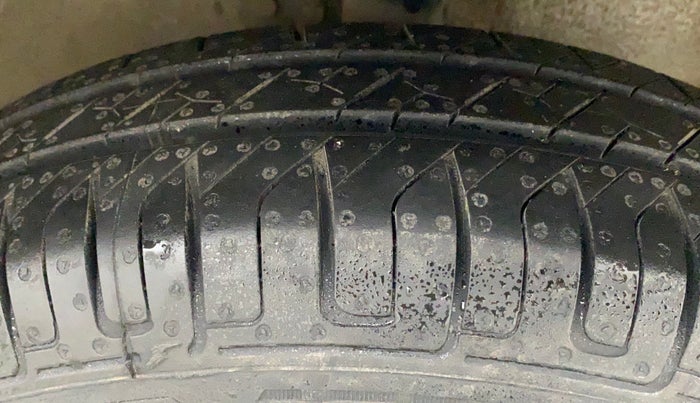 2017 Maruti Wagon R 1.0 LXI CNG, CNG, Manual, 80,846 km, Right Front Tyre Tread