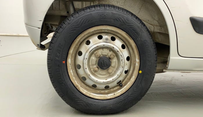 2017 Maruti Wagon R 1.0 LXI CNG, CNG, Manual, 80,846 km, Right Rear Wheel
