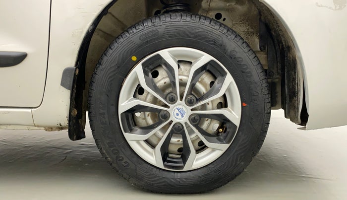 2017 Maruti Wagon R 1.0 LXI CNG, CNG, Manual, 80,846 km, Right Front Wheel