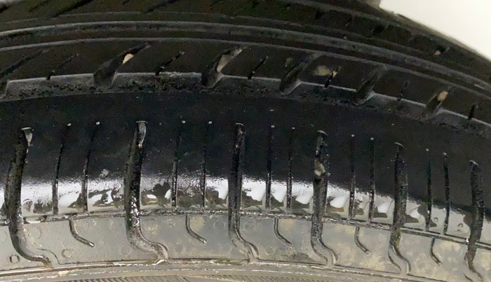 2017 Maruti Wagon R 1.0 LXI CNG, CNG, Manual, 80,846 km, Left Rear Tyre Tread