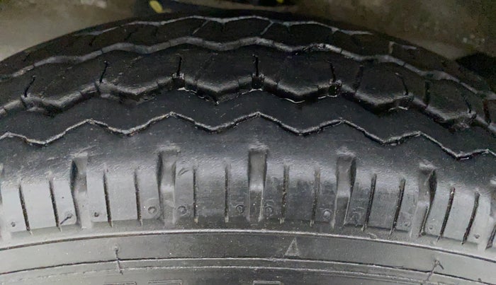 2021 Maruti Eeco 5 STR CNG WITH AC PLUSHTR, CNG, Manual, 7,484 km, Right Front Tyre Tread