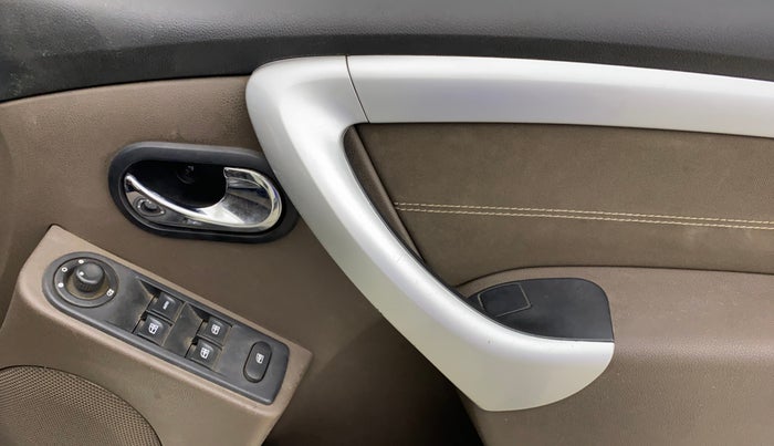 2016 Renault Duster 110 PS RXZ 4X2 AMT DIESEL, Diesel, Automatic, 69,276 km, Driver Side Door Panels Control