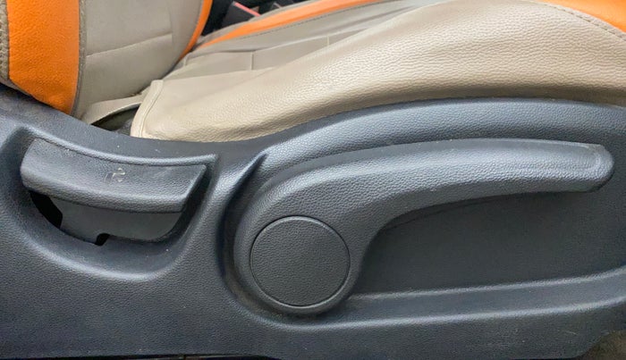 2016 Hyundai Elite i20 ASTA 1.2 (O), Petrol, Manual, 60,240 km, Driver Side Adjustment Panel