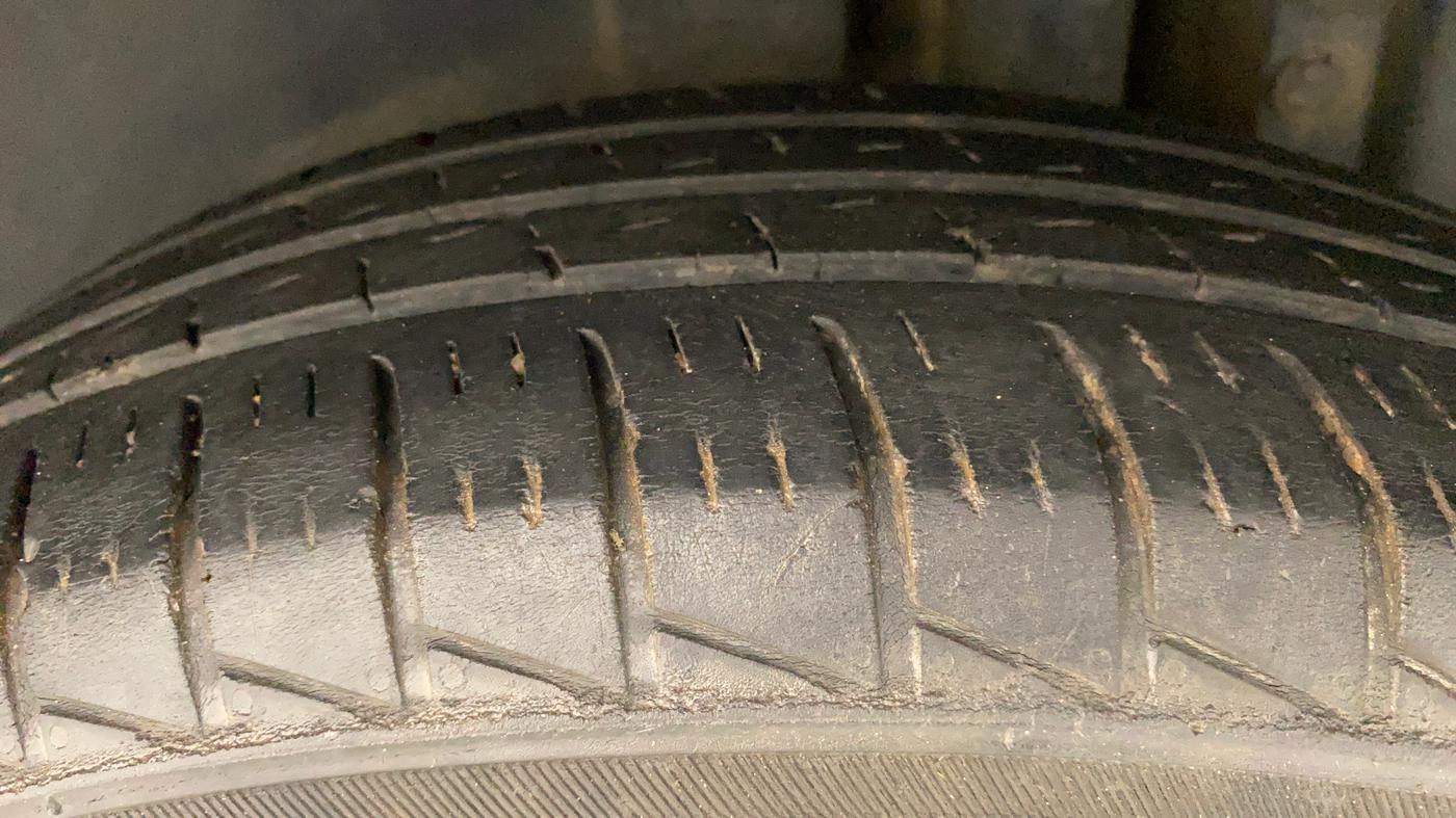 2015 Maruti Swift VXI, Petrol, Manual, 62,223 km, Left Rear Tyre Tread