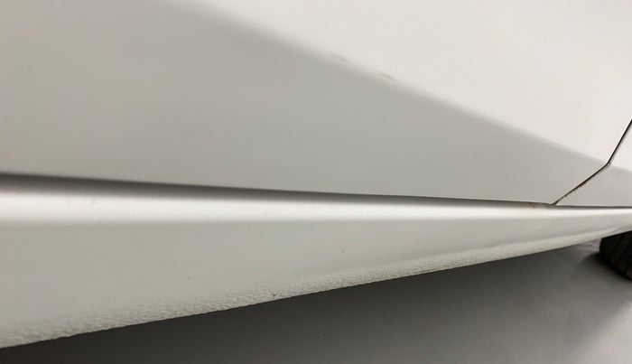 2015 Maruti Swift VXI, Petrol, Manual, 62,223 km, Right running board - Slightly dented
