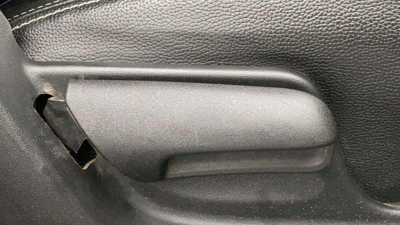 2015 Maruti Swift VXI, Petrol, Manual, 62,223 km, Driver Side Adjustment Panel