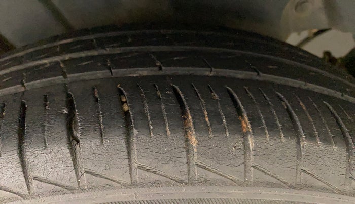 2015 Maruti Swift VXI, Petrol, Manual, 62,223 km, Right Rear Tyre Tread