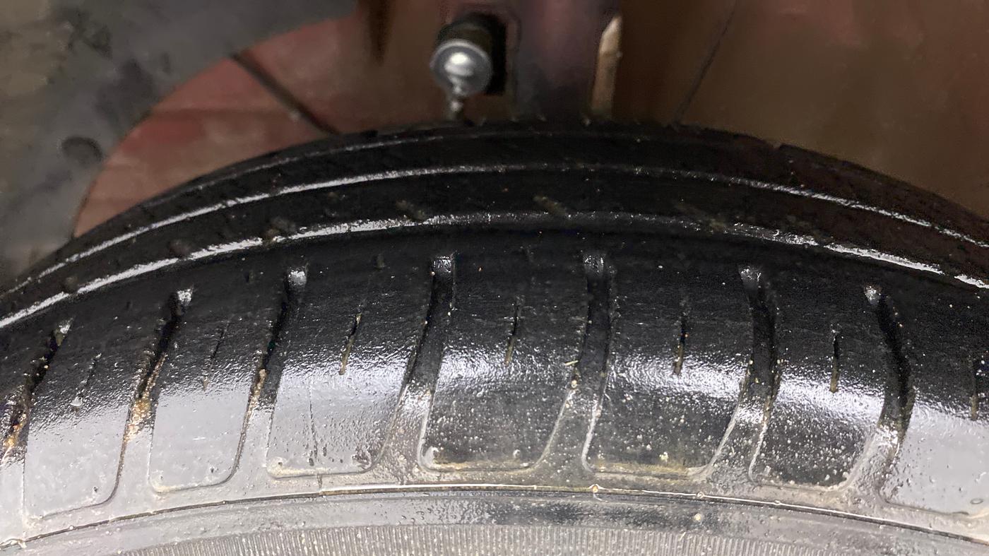 2018 Maruti Dzire VXI AMT, Petrol, Automatic, 50,908 km, Left Front Tyre Tread