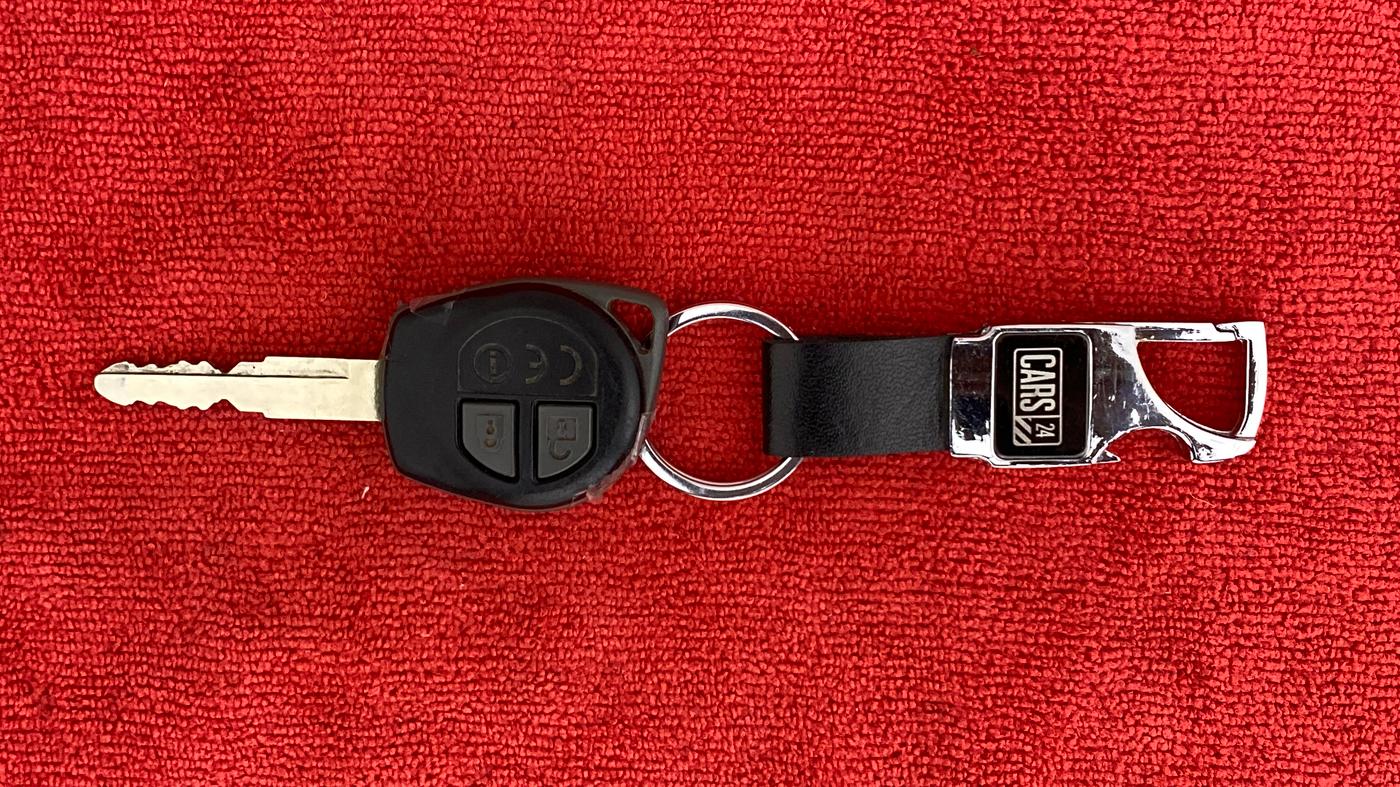 2018 Maruti Dzire VXI AMT, Petrol, Automatic, 50,908 km, Key Close Up