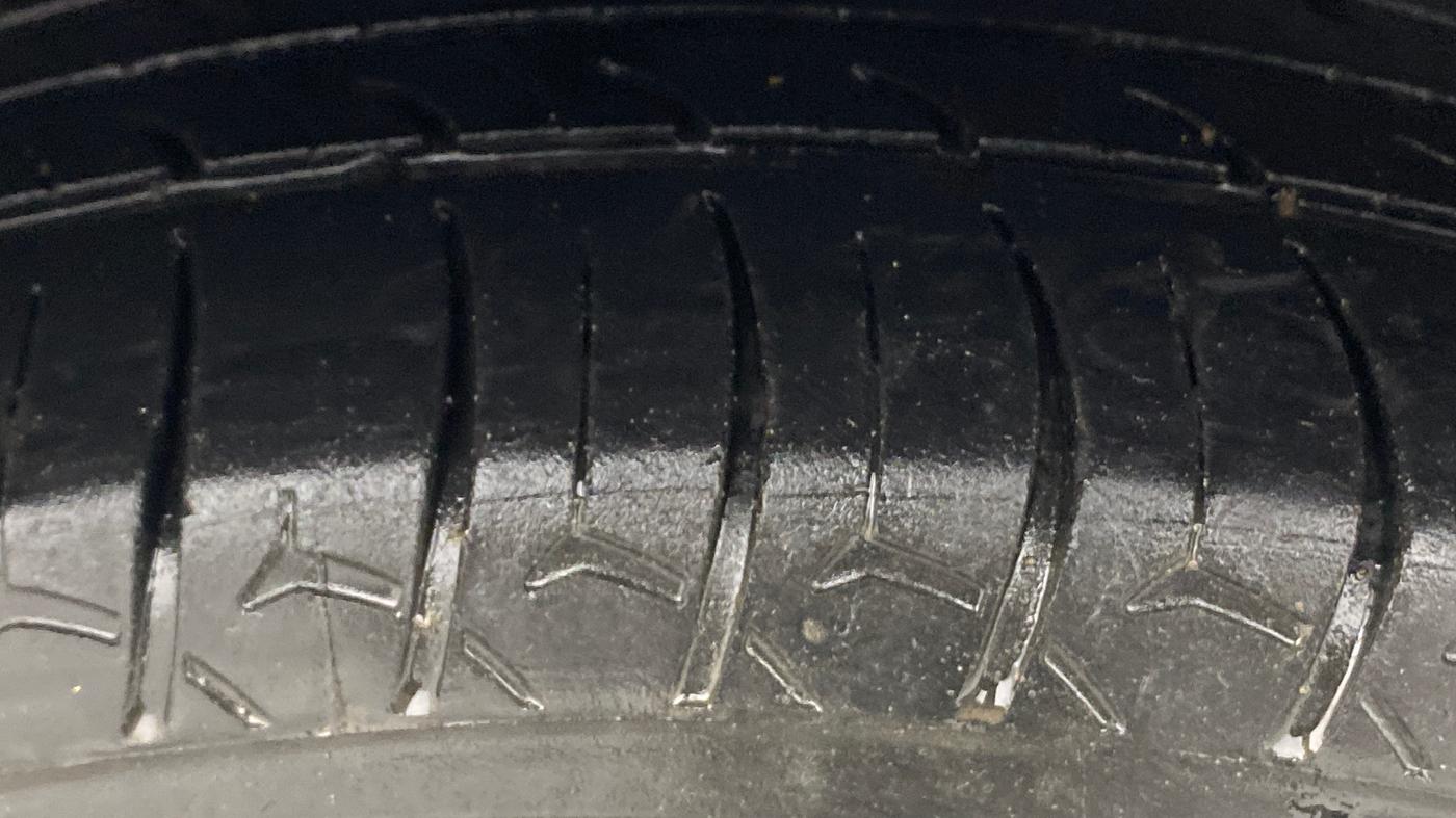 2020 Maruti Ertiga VXI AT SHVS, Petrol, Automatic, 76,014 km, Right Rear Tyre Tread