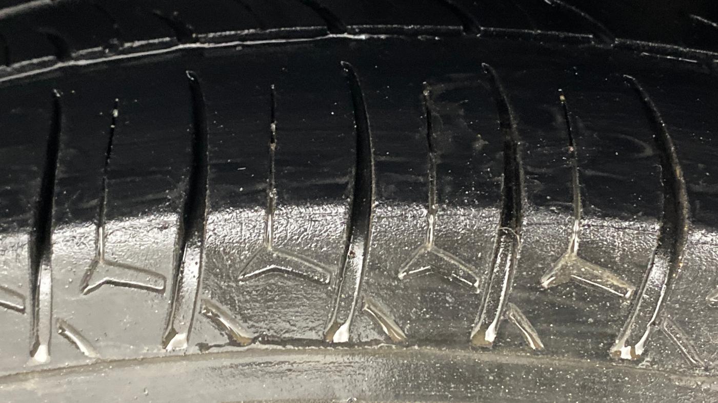 2020 Maruti Ertiga VXI AT SHVS, Petrol, Automatic, 76,014 km, Left Rear Tyre Tread