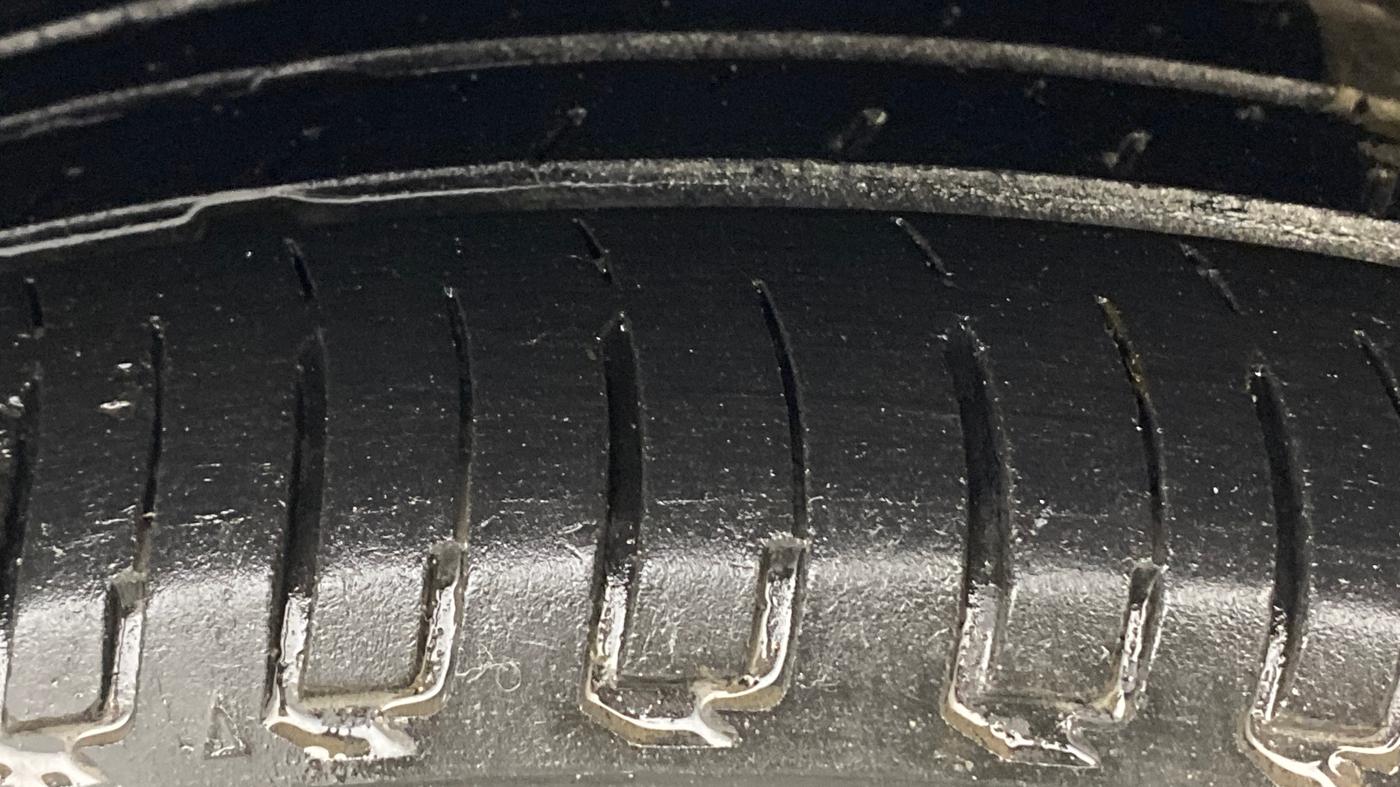 2020 Maruti Ertiga VXI AT SHVS, Petrol, Automatic, 76,014 km, Right Front Tyre Tread