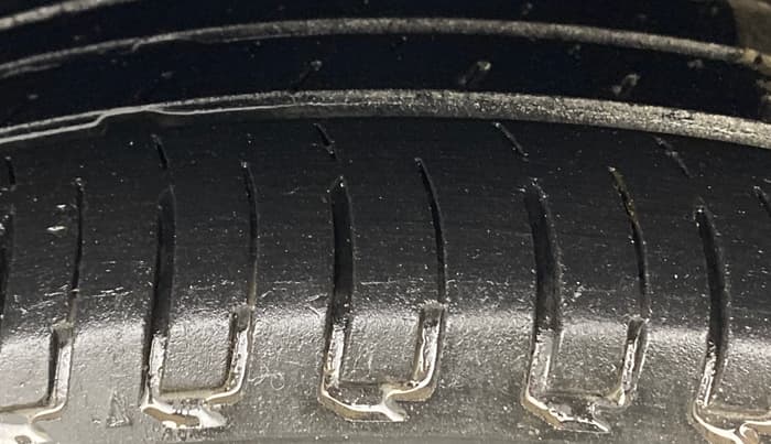 2020 Maruti Ertiga VXI AT SHVS, Petrol, Automatic, 76,014 km, Right Front Tyre Tread