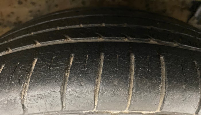 2017 Maruti Ciaz 1.4 S, Petrol, Manual, 55,098 km, Right Front Tyre Tread
