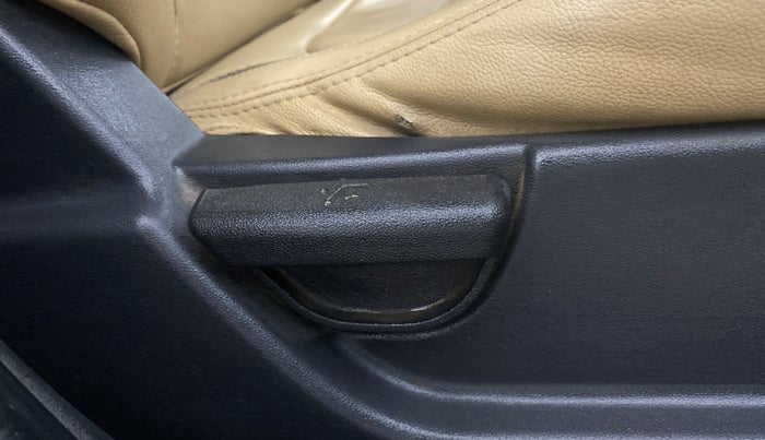 2014 Hyundai i20 SPORTZ 1.2, Petrol, Manual, 83,257 km, Driver Side Adjustment Panel