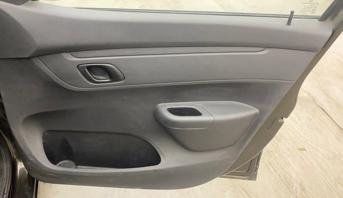 2016 Renault Kwid RXT 1.0, Petrol, Manual, 46,215 km, Driver Side Door Panels Control