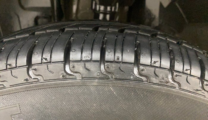 2016 Renault Kwid RXT 1.0, Petrol, Manual, 46,215 km, Left Front Tyre Tread