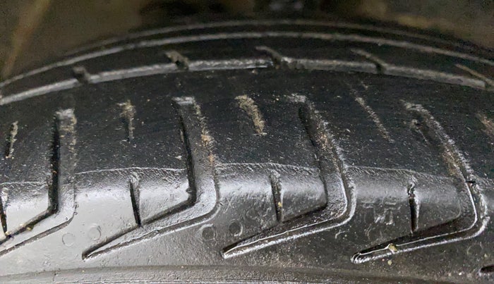 2013 Maruti Wagon R 1.0 VXI, Petrol, Manual, 56,095 km, Right Front Tyre Tread