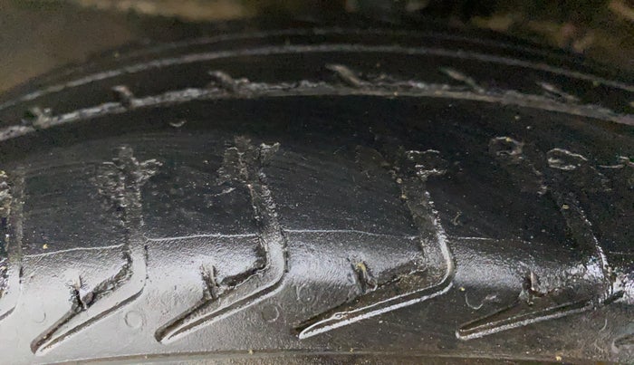 2013 Maruti Wagon R 1.0 VXI, Petrol, Manual, 56,095 km, Left Front Tyre Tread