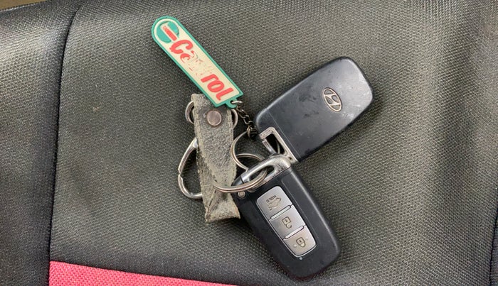 2012 Hyundai Verna FLUIDIC 1.6 CRDI SX, Diesel, Manual, 1,11,454 km, Key Close Up