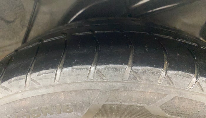 2012 Hyundai Verna FLUIDIC 1.6 CRDI SX, Diesel, Manual, 1,11,454 km, Left Rear Tyre Tread