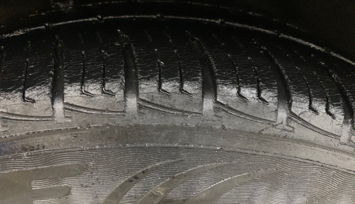 2016 Maruti Vitara Brezza VDI (O), Diesel, Manual, 97,365 km, Right Rear Tyre Tread