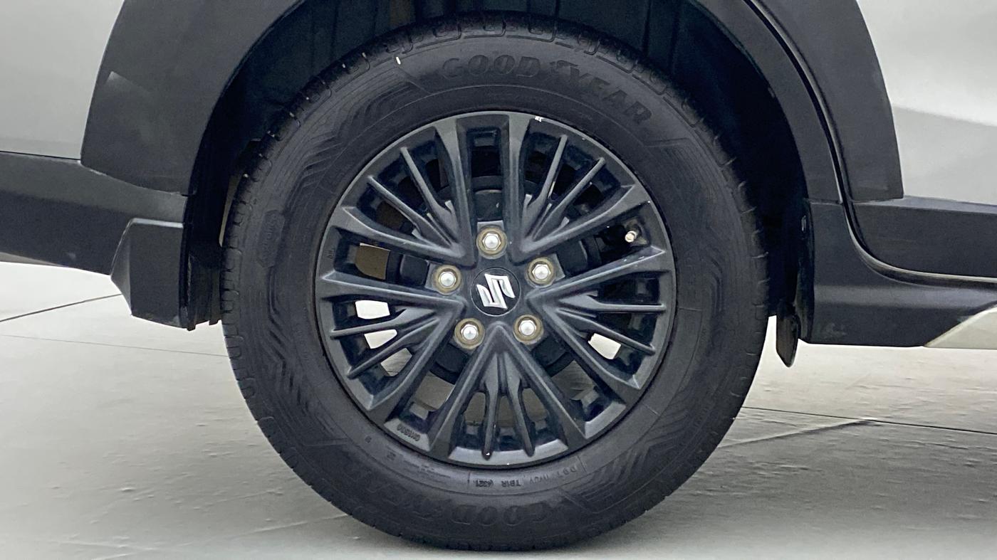 2019 Maruti XL6 ALPHA SHVS  MT, Petrol, Manual, 27,744 km, Right Rear Wheel