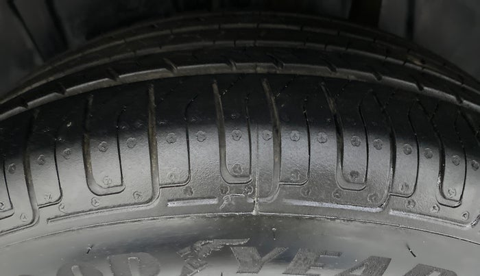 2019 Maruti XL6 ALPHA SHVS  MT, Petrol, Manual, 27,744 km, Left Rear Tyre Tread