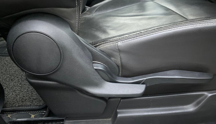 2019 Maruti XL6 ALPHA SHVS  MT, Petrol, Manual, 27,744 km, Driver Side Adjustment Panel