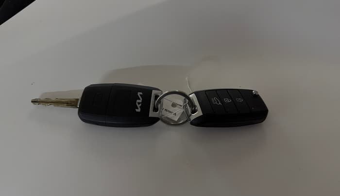 2021 KIA SONET HTK PLUS 1.2, Petrol, Manual, 40,140 km, Key Close Up