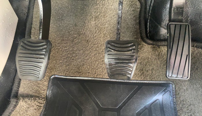 2023 Mahindra XUV300 W8 (O) 1.5 DIESEL, Diesel, Manual, 68,434 km, Pedals