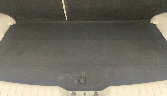 2023 Mahindra XUV300 W8 (O) 1.5 DIESEL, Diesel, Manual, 68,434 km, Boot Inside