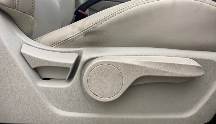 2023 Mahindra XUV300 W8 (O) 1.5 DIESEL, Diesel, Manual, 68,434 km, Driver Side Adjustment Panel