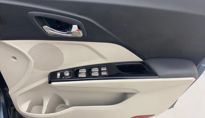 2023 Mahindra XUV300 W8 (O) 1.5 DIESEL, Diesel, Manual, 68,434 km, Driver Side Door Panels Control