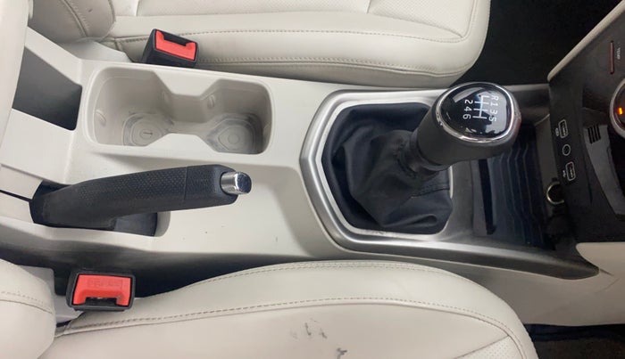 2023 Mahindra XUV300 W8 (O) 1.5 DIESEL, Diesel, Manual, 68,434 km, Gear Lever