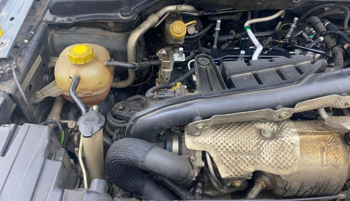 2023 Mahindra XUV300 W8 (O) 1.5 DIESEL, Diesel, Manual, 68,434 km, Engine View - Right