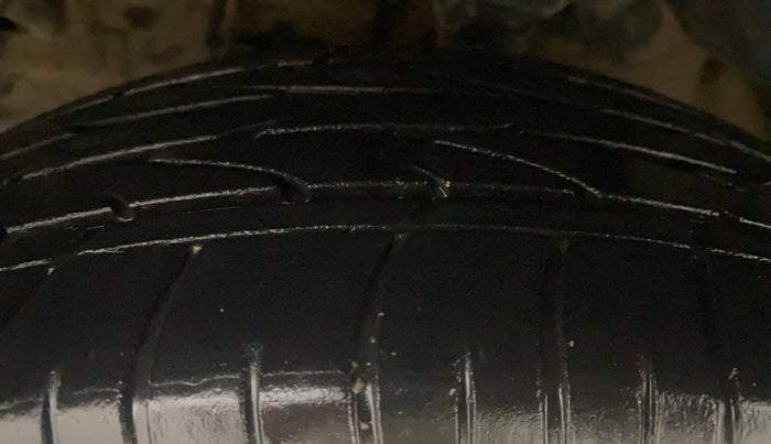 2023 Mahindra XUV300 W8 (O) 1.5 DIESEL, Diesel, Manual, 68,434 km, Left Front Tyre Tread